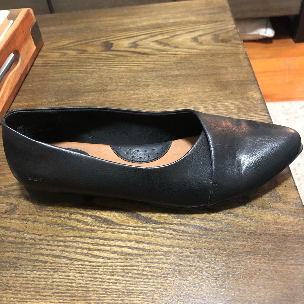 Black Ballet Flats- an essential in any closet!